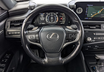 Подержанный автомобиль Lexus ES 2021 года (22 фото)