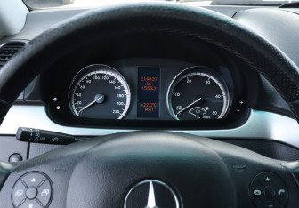 Подержанный автомобиль Mercedes-Benz Viano 2010 года (10 фото)