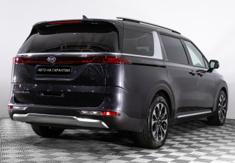 Подержанный автомобиль Kia Carnival 2020 года (3 фото)