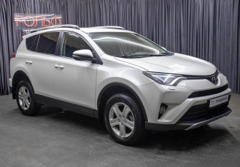 Подержанный автомобиль Toyota RAV4 2018 года (3 фото)