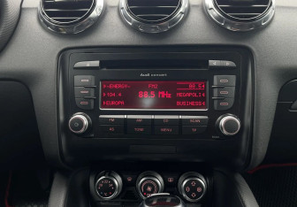 Подержанный автомобиль Audi TT Coupe 2010 года (16 фото)
