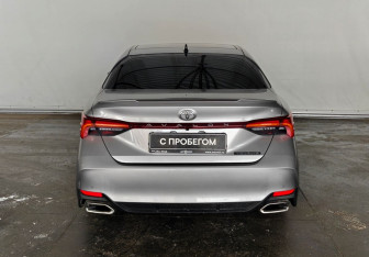 Подержанный автомобиль Toyota Avalon 2022 года (6 фото)