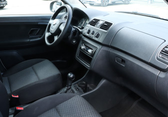 Подержанный автомобиль Skoda Fabia Hatchback 2012 года (9 фото)