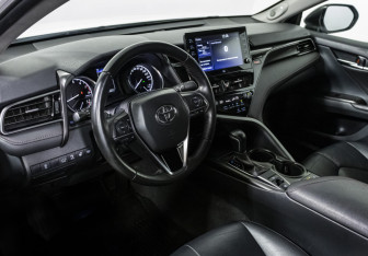 Подержанный автомобиль Toyota Camry Sedan 2021 года (11 фото)