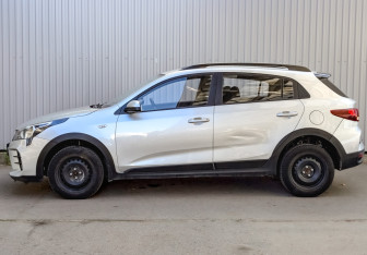 Подержанный автомобиль Kia Rio Hatchback 2021 года (8 фото)