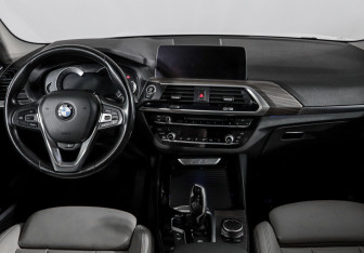 Подержанный автомобиль BMW X3 2018 года (12 фото)