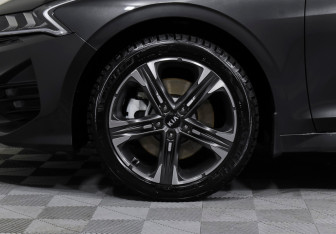 Подержанный автомобиль Kia K5 2021 года (21 фото)