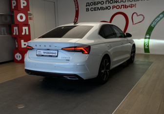 Подержанный автомобиль Skoda Octavia Liftback 2023 года (4 фото)