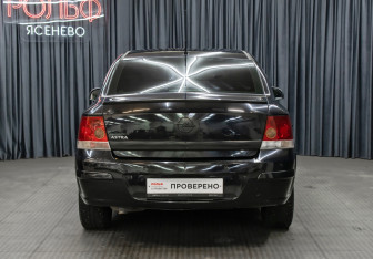 Подержанный автомобиль Opel Astra Sedan 2010 года (6 фото)