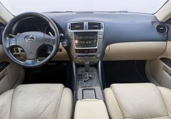 Подержанный автомобиль Lexus IS Sedan 2008 года (17 фото)