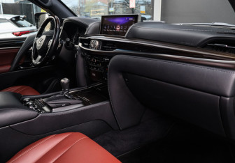 Подержанный автомобиль Lexus LX 2017 года (7 фото)