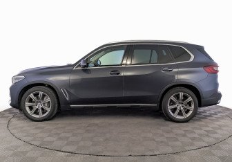 Подержанный автомобиль BMW X5 2020 года (8 фото)