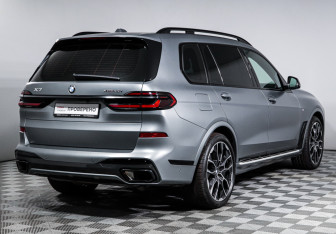 Подержанный автомобиль BMW X7 2023 года (5 фото)