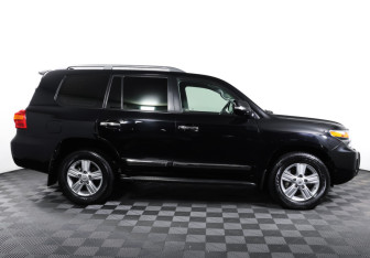 Подержанный автомобиль Toyota Land Cruiser Suv 2012 года (4 фото)