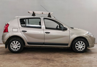Подержанный автомобиль Renault Sandero 2012 года (4 фото)