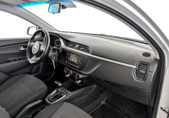 Подержанный автомобиль Kia Rio Hatchback 2021 года (11 фото)