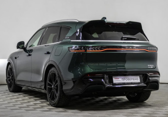 Подержанный автомобиль Voyah Free 2023 года (7 фото)