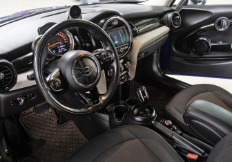 Подержанный автомобиль MINI Hatch 2018 года (16 фото)