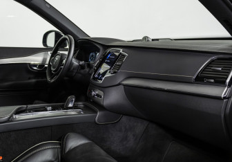 Подержанный автомобиль Volvo XC90 2021 года (10 фото)