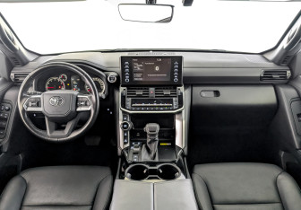 Подержанный автомобиль Toyota Land Cruiser Suv 2023 года (15 фото)