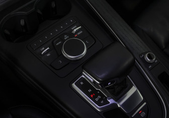 Подержанный автомобиль Audi A4 Sedan 2018 года (16 фото)