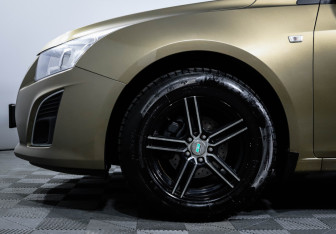 Подержанный автомобиль Chevrolet Cruze Hatchback 2013 года (15 фото)