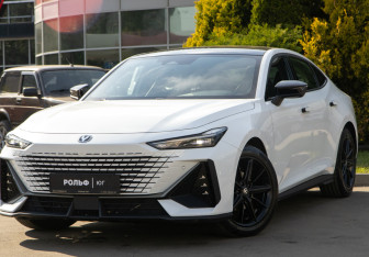Подержанный автомобиль Changan UNI-V 2024 года (25 фото)