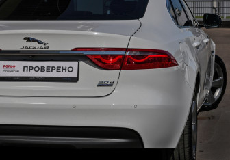 Подержанный автомобиль Jaguar XF Sedan 2018 года (25 фото)