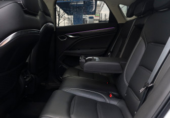 Подержанный автомобиль Geely Tugella 2022 года (10 фото)