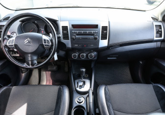 Подержанный автомобиль Citroen C-Crosser 2011 года (14 фото)