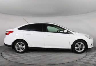 Подержанный автомобиль Ford Focus Sedan 2012 года (4 фото)