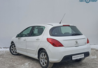Подержанный автомобиль Peugeot 308 Hatchback 2012 года (7 фото)