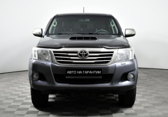 Подержанный автомобиль Toyota Hilux 2012 года (2 фото)