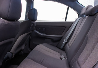 Подержанный автомобиль Hyundai Elantra Sedan 2004 года (11 фото)