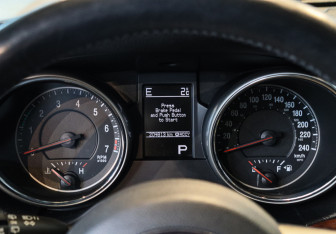 Подержанный автомобиль Jeep Grand Cherokee 2012 года (27 фото)