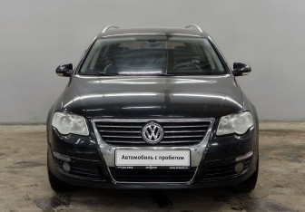 Подержанный автомобиль Volkswagen Passat Wagon 2010 года (2 фото)