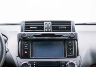 Подержанный автомобиль Toyota Land Cruiser Prado 2014 года (14 фото)
