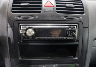 Подержанный автомобиль Volkswagen Golf Hatchback 2004 года (18 фото)