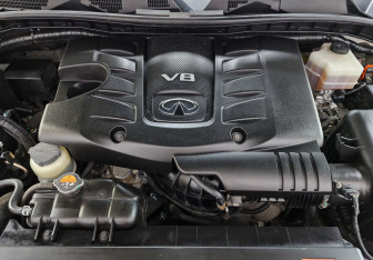 Подержанный автомобиль Infiniti QX80 2014 года (9 фото)