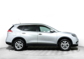 Подержанный автомобиль Nissan X-Trail 2015 года (4 фото)