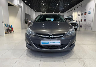 Подержанный автомобиль Opel Astra Hatchback 2013 года (2 фото)