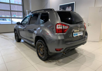 Подержанный автомобиль Nissan Terrano 2014 года (6 фото)