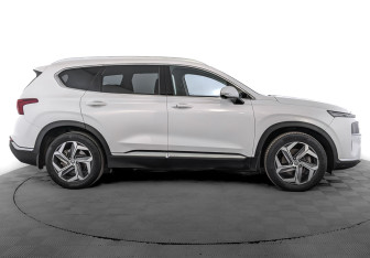 Подержанный автомобиль Hyundai Santa Fe 2021 года (4 фото)
