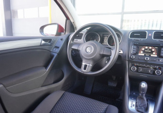 Подержанный автомобиль Volkswagen Golf Hatchback 2011 года (13 фото)