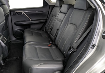 Подержанный автомобиль Lexus RX 2022 года (18 фото)