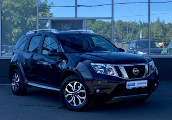 Подержанный автомобиль Nissan Terrano 2016 года (3 фото)