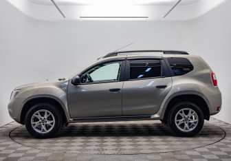 Подержанный автомобиль Nissan Terrano 2014 года (2 фото)