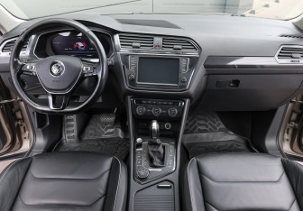 Подержанный автомобиль Volkswagen Tiguan 2017 года (14 фото)