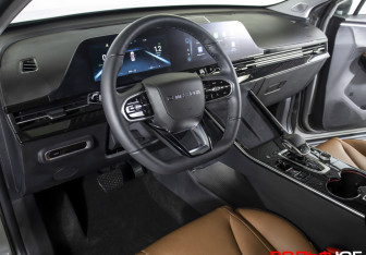 Подержанный автомобиль Omoda C5 2023 года (24 фото)