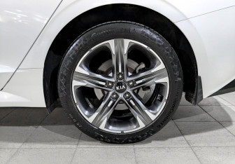 Подержанный автомобиль Kia K5 2021 года (18 фото)